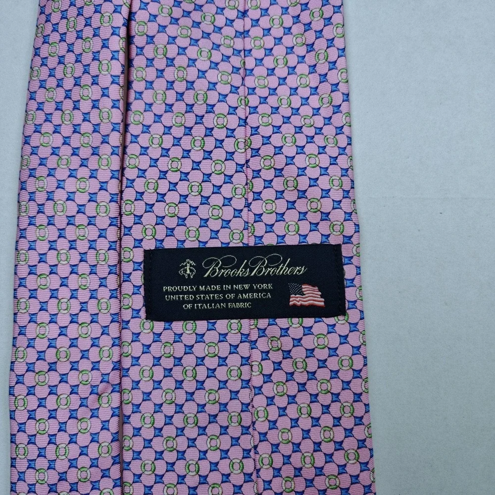 Brooks Brothers silk tie Pink With geometric pattern‎ Made In USA